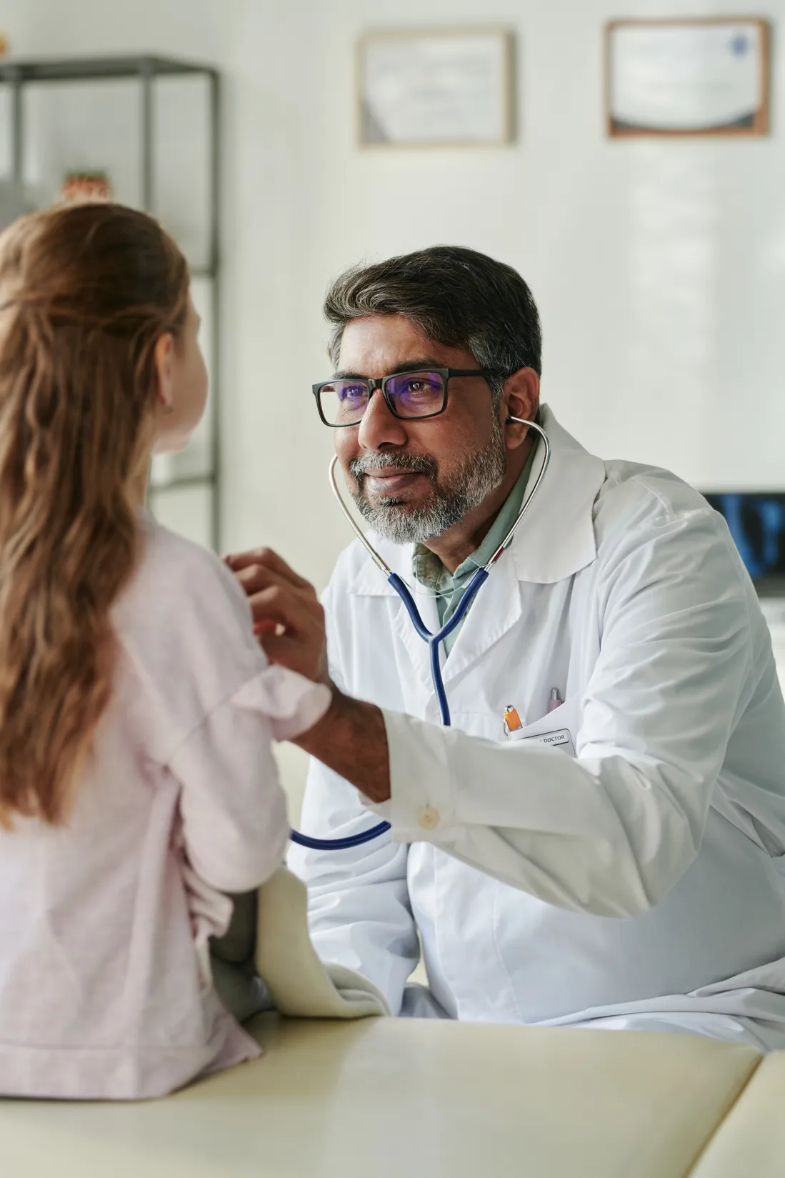 Healthcare industry visual showing AI use cases in healthcare